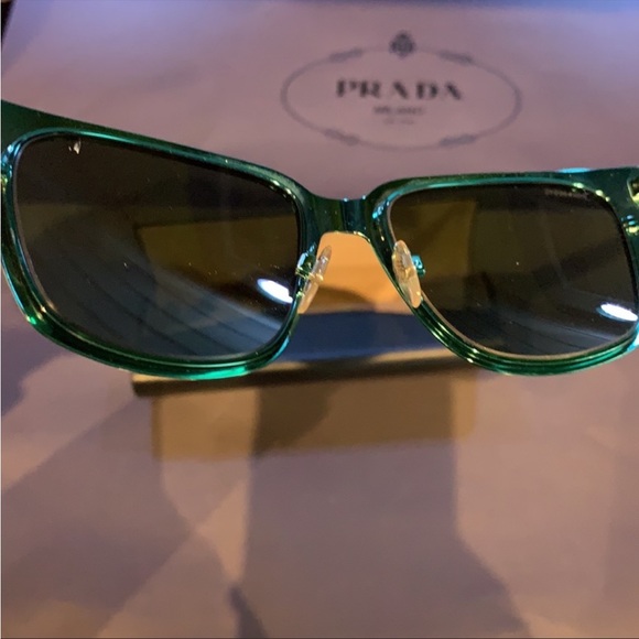 Burberry sunglasses green metallic sunnies - Picture 2 of 12